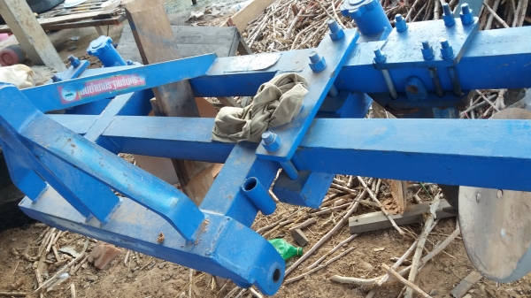 หางยกร่องใส่รถไถฟอร์ดเกษตรลำนารายณ์