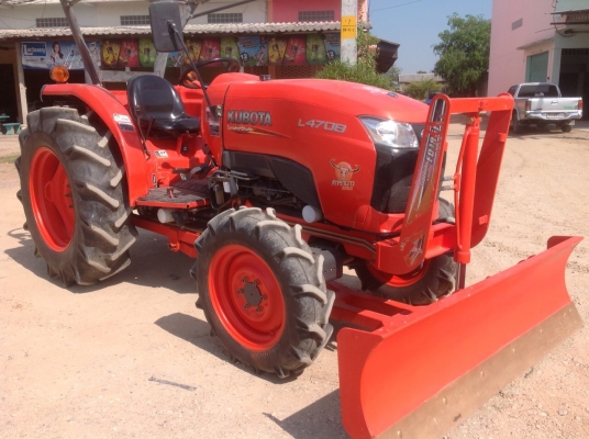 แทรกเตอร์คูโบต้า 4708 สภาพดีมากเดิมๆรถใช้มาน้อย มีผานดันหน้า และ โรตารี่