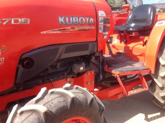 แทรกเตอร์คูโบต้า 4708 สภาพดีมากเดิมๆรถใช้มาน้อย มีผานดันหน้า และ โรตารี่ แทรกเตอร์คูโบต้า 4708 สภาพดีมากเดิมๆรถใช้มาน้อย มีผานดันหน้า และ โรตารี่