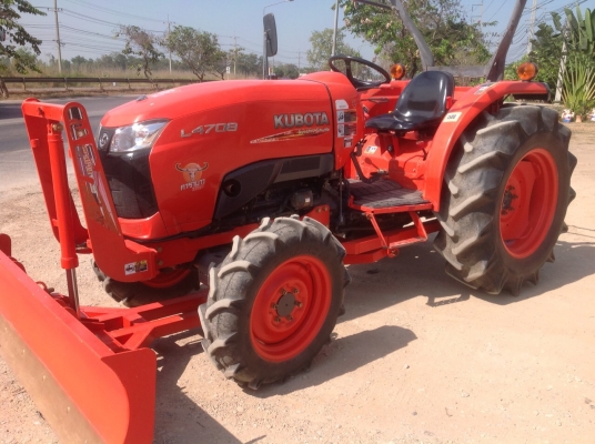 แทรกเตอร์คูโบต้า 4708 สภาพดีมากเดิมๆรถใช้มาน้อย มีผานดันหน้า และ โรตารี่ แทรกเตอร์คูโบต้า 4708 สภาพดีมากเดิมๆรถใช้มาน้อย มีผานดันหน้า และ โรตารี่