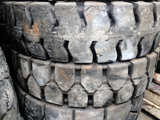 ขายยางตัน\% ขนาด 900-20,1000-20 พร้อมกะทะล้อ