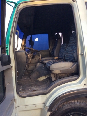 HINO6ล้อ พร้อมเครน 3ตัน เครื่องดี ครัทซีสวย ยางดี พร้อมใช้งาน ขาย 700,000 บาท ศุภากร 081-1903107, 081-4252943