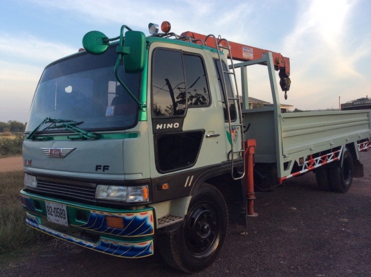 HINO6ล้อ พร้อมเครน 3ตัน เครื่องดี ครัทซีสวย ยางดี พร้อมใช้งาน ขาย 700,000 บาท ศุภากร 081-1903107, 081-4252943