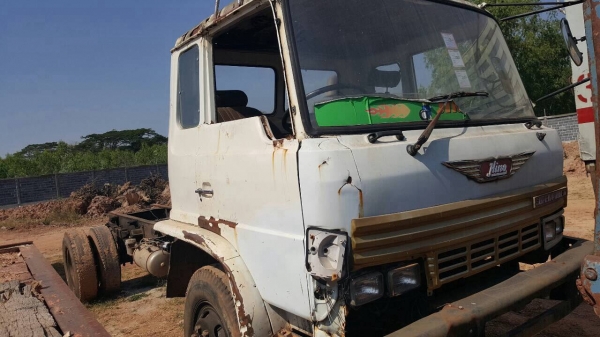 ขาย หัว-คัสซี 6 ล้อ ยาง 900 HINO เครื่อง EH700 168 แรงม้า เฟืองท้ายจัมโบ้ เบรคทิฟฟี่ พาวเวอร์ ทะเบียนพร้อมโอน