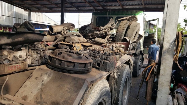 ขาย 10 ล้อ หัวลาก เพลาเดียว HINO FR270A หัว PROFIA เครื่อง EK100 260 แรงม้า ชาฟต์ละลายให้ไปซ่อมเอง เอกสารเล่มทะเบียนครบ