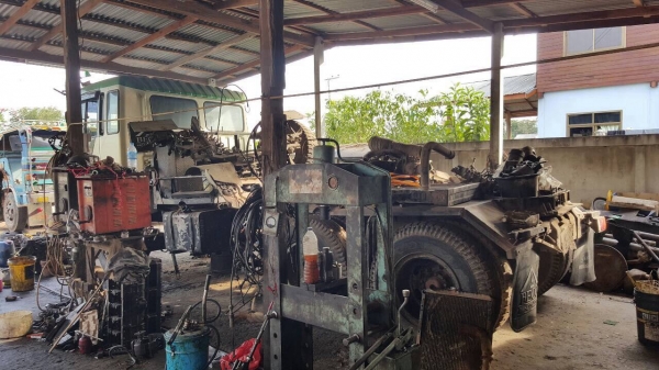 ขาย 10 ล้อ หัวลาก เพลาเดียว HINO FR270A หัว PROFIA เครื่อง EK100 260 แรงม้า ชาฟต์ละลายให้ไปซ่อมเอง เอกสารเล่มทะเบียนครบ