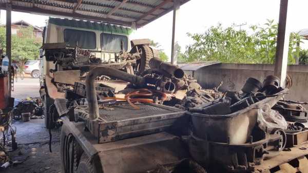 ขาย 10 ล้อ หัวลาก เพลาเดียว HINO FR270A หัว PROFIA เครื่อง EK100 260 แรงม้า ชาฟต์ละลายให้ไปซ่อมเอง เอกสารเล่มทะเบียนครบ