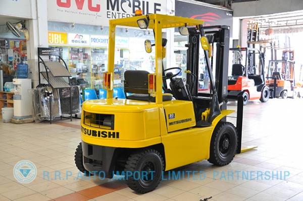 ขายรถโฟล์คลิฟท์มือสอง MITSUBISHI  รุ่น FD20-0045  ราคา 215,000 บาท นำเข้าจากประเทศญี่ปุ่น 100\% ไม่เคยใช้งานในประเทศไทย