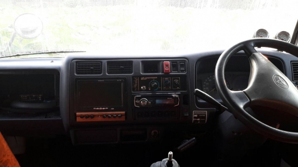 Hino รุ่น FA จากศูนย์ พร้อม TV42&quot; และโฮมเทียเตอร์