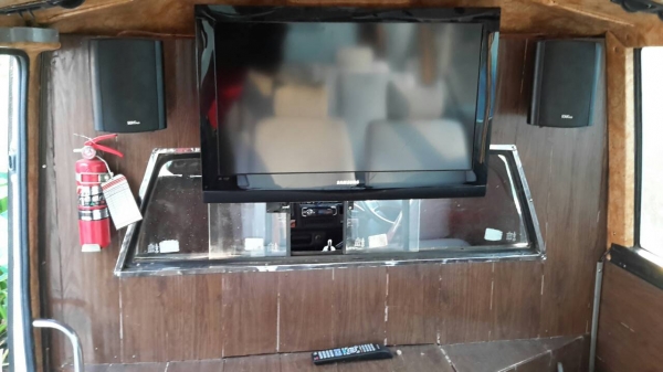 Hino รุ่น FA จากศูนย์ พร้อม TV42&quot; และโฮมเทียเตอร์