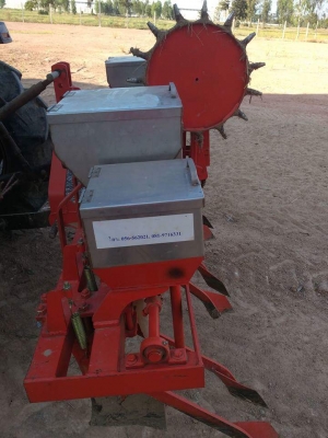 หัวหยอดข้าวโพด 4 แถว