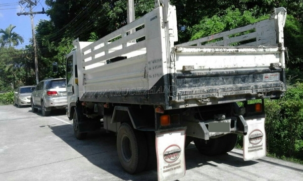 รถบรรทุก 6 ล้อดัมพ์  210 แรงม้า ปีจดทะเบียน  2554