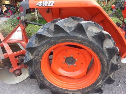 คูโบต้า L2808 4 WD