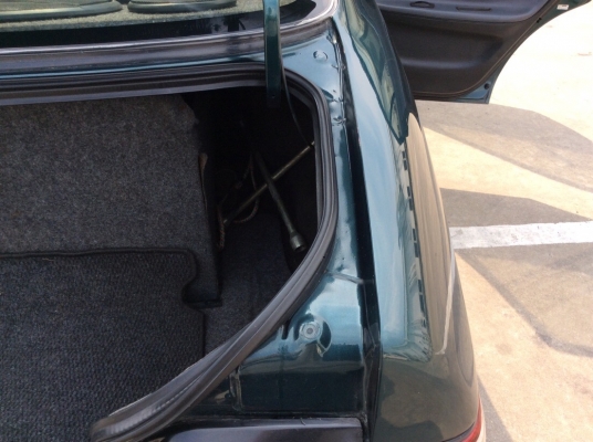 ขายรถพร้อมๆใช้ โตโยต้า โคโรล่าสามห่วง AE101 ปี94 เครื่องใหม่บล็อกเดิมหัวฉีด 1.6 เกียร์ธรรมดา ติดแก๊สLPG ใช้ได้2ระบบ เพาเวอร์ ไฟฟ้าทั้งคันปรับข้างไฟฟ้าใช้ได้หมด ภายในสวยๆสะอาดแอร์หนาว วิทยุCD/TV จอสไลด์ สีเงาสวยๆทั้งคัน แม็ก15" รถสวยพร้อมใช้ ขับดีมากๆ