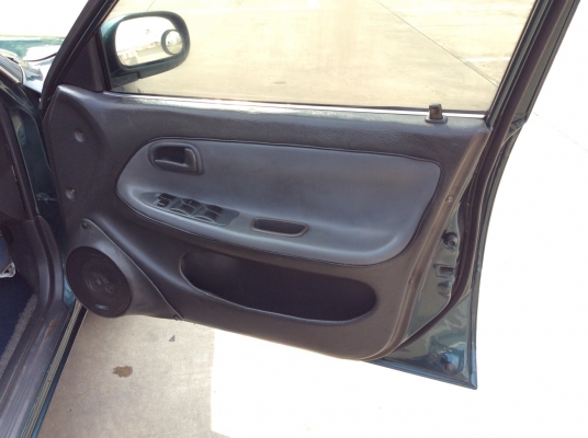 ขายรถพร้อมๆใช้ โตโยต้า โคโรล่าสามห่วง AE101 ปี94 เครื่องใหม่บล็อกเดิมหัวฉีด 1.6 เกียร์ธรรมดา ติดแก๊สLPG ใช้ได้2ระบบ เพาเวอร์ ไฟฟ้าทั้งคันปรับข้างไฟฟ้าใช้ได้หมด ภายในสวยๆสะอาดแอร์หนาว วิทยุCD/TV จอสไลด์ สีเงาสวยๆทั้งคัน แม็ก15" รถสวยพร้อมใช้ ขับดีมากๆ