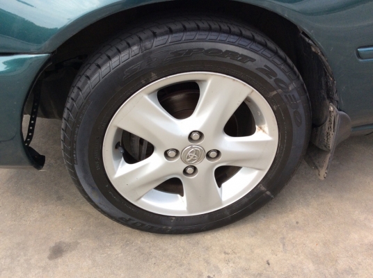 ขายรถพร้อมๆใช้ โตโยต้า โคโรล่าสามห่วง AE101 ปี94 เครื่องใหม่บล็อกเดิมหัวฉีด 1.6 เกียร์ธรรมดา ติดแก๊สLPG ใช้ได้2ระบบ เพาเวอร์ ไฟฟ้าทั้งคันปรับข้างไฟฟ้าใช้ได้หมด ภายในสวยๆสะอาดแอร์หนาว วิทยุCD/TV จอสไลด์ สีเงาสวยๆทั้งคัน แม็ก15" รถสวยพร้อมใช้ ขับดีมากๆ