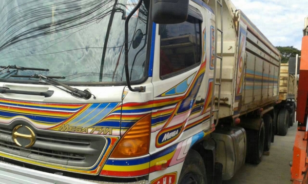 ขายรถพ่วง 18 ล้อ แม่-ลูก กระบะแม่เนียม-ลูกเหล็ก ดั้ม HINO 260 ปี.47 ราคาย้อมๆแค่.1500000 ต่อรอง สนใจรีบจองด่วน