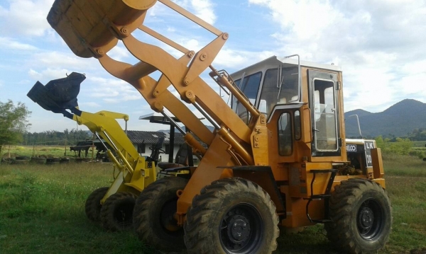 FROM JAPAN รถตักล้อยาง KOBELCO LK300A (เทียบเท่า KOMATSU 515) ขับเคลื่อน 2 เพลา/เลี้ยวเอว ราคาเพียง 465,000 บาท สนใจรีบติดต่อ 0819337688