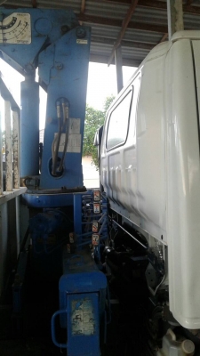 ขายรถ  6 ล้อ อีซูซุ NPR 130 แรง เครน 2.5 ตัน 4 ปอก 3 ชัก ปี 2551 รถสวยเดิม จัดแนนท์ได้ครับ สนใจติดต่อได้ที่ 081-9420141  ,  081-5715326