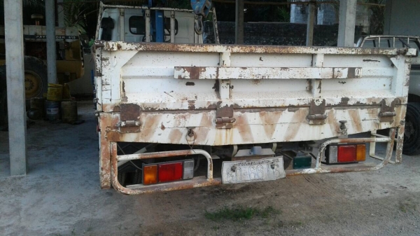 ขายรถ  6 ล้อ อีซูซุ NPR 130 แรง เครน 2.5 ตัน 4 ปอก 3 ชัก ปี 2551 รถสวยเดิม จัดแนนท์ได้ครับ สนใจติดต่อได้ที่ 081-9420141  ,  081-5715326