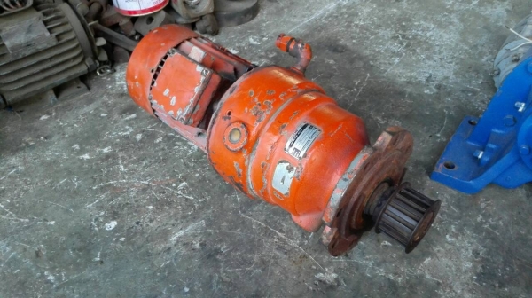 Sell>> มอเตอร์เกียร์ แบบหน้าแปลน NACHI Made in Japan 2 HP. ทด 1:20 ไฟ 380V. ความเร็วรอบ 75 RPM. วิ่งเงียบพร้อมใช้