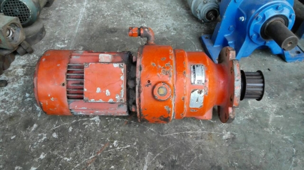 Sell>> มอเตอร์เกียร์ แบบหน้าแปลน NACHI Made in Japan 2 HP. ทด 1:20 ไฟ 380V. ความเร็วรอบ 75 RPM. วิ่งเงียบพร้อมใช้