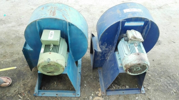 ** ขายแล้วครับ.** โบวเวอร์ เป่าอากาศ มอเตอร์ 5.5 HP. 2900 RPM. 380V. ใบพัด 18" รอบเร็ว ลมแรง วิ่งเงียบพร้อมใช้