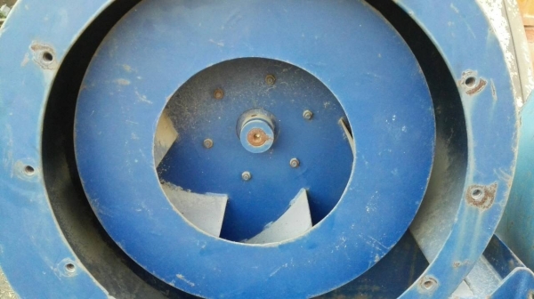 ** ขายแล้วครับ.** โบวเวอร์ เป่าอากาศ มอเตอร์ 5.5 HP. 2900 RPM. 380V. ใบพัด 18" รอบเร็ว ลมแรง วิ่งเงียบพร้อมใช้