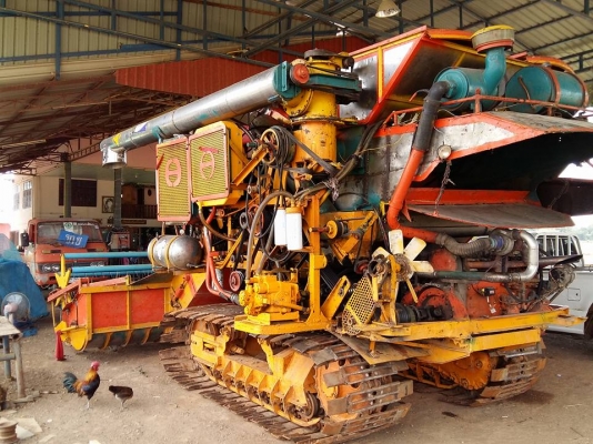 รถเกี่ยวบางไทร ช่วงล่าง 12 โซ่ D3 รอนเลอร์ D3 ปั้มตัวเดิน 22 ตัวเดิน 12 HT เครื่อง HO7D TURBO รถเกี่ยวบางไทร ช่วงล่าง 12 โซ่ D3 รอนเลอร์ D3 ปั้มตัวเดิน 22 ตัวเดิน 12 HT เครื่อง HO7D TURBO