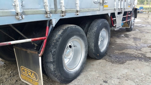 ขาย10ล้อ2เพลาช่วงล่างใหญ่195แรงรถห้างแท้เกียร์ZF