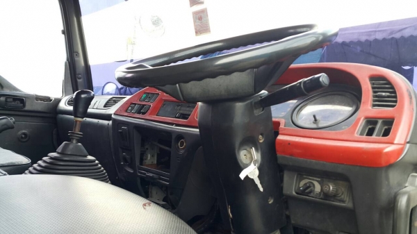 ขาย10ล้อ2เพลาช่วงล่างใหญ่195แรงรถห้างแท้เกียร์ZF