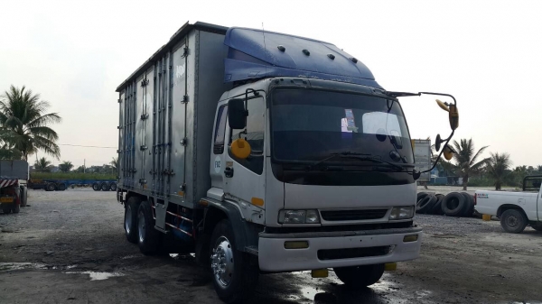 ขาย10ล้อ2เพลาช่วงล่างใหญ่195แรงรถห้างแท้เกียร์ZF