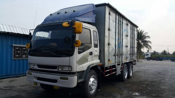 ขาย10ล้อ2เพลาช่วงล่างใหญ่195แรงรถห้างแท้เกียร์ZF