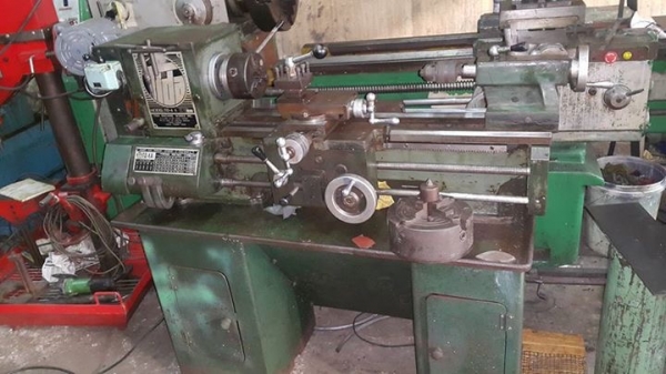 ขายกลึง4ฟุต2เพลากลึงเกลียวได้ฟีดครบอุกรณ์ครบ3จับ4จับจี๋ครบ