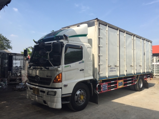 ขายรถ 6 ล้อ HINO FG 8J ตู้ 10 บานยาว 7.5ม. เครื่อง220แรงม้า ยูโร 3 สนใจติดต่อ 089-8914921คุณตุ๊กตา