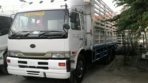 ขายรถ10ล้อ นิสสัน UD เครื่องยนต์ 260แรงม้า เพลาเดียว กระบะพร้อมคอกยาว7.5ม. สนใจติดต่อ 081-6577048คุณชาญชัย