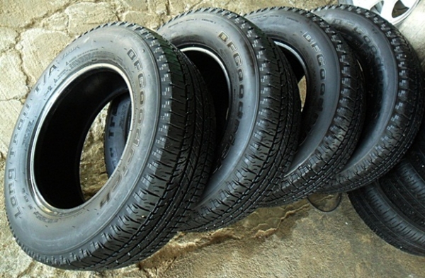 ยางกระบะขอบ15   BF Goodrich 205-70-R15ลงพื้นปลายปี13 (4เส้น4,200)