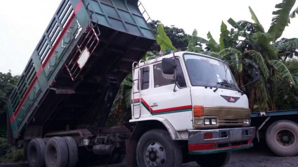 ***ขายครับ10ล้อดั๊ม 195 แรงพร้อมใช้งาน