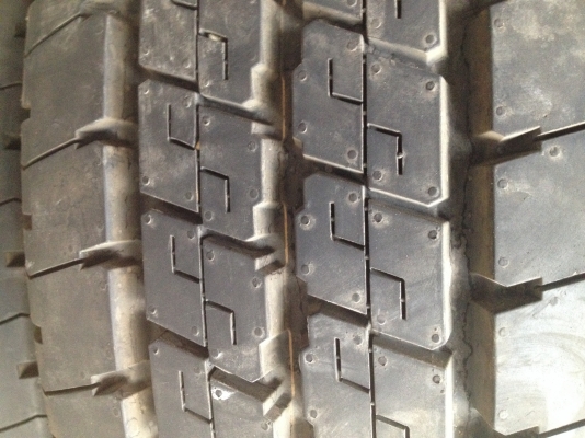 ขาย กระทะเหล็ก 6 รู ป้ายแดงมีบ่าแข็งแรงทนทาน  4 วง