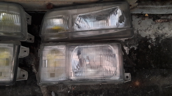 ไฟหน้าตู้ NISSAN URVAN E24 ..ของนอกญี่ปุ่นแท้