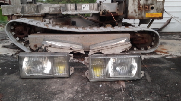 ไฟหน้าตู้ NISSAN URVAN E24 ..ของนอกญี่ปุ่นแท้