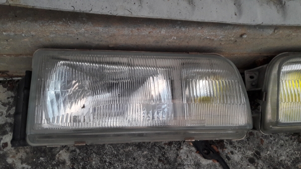 ไฟหน้าตู้ NISSAN URVAN E24 ..ของนอกญี่ปุ่นแท้