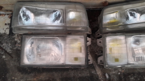 ไฟหน้าตู้ NISSAN URVAN E24 ..ของนอกญี่ปุ่นแท้