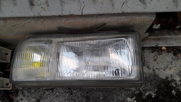 ไฟหน้าตู้ NISSAN URVAN E24 ..ของนอกญี่ปุ่นแท้