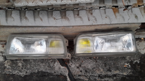 ไฟหน้าตู้ NISSAN URVAN E24 ..ของนอกญี่ปุ่นแท้