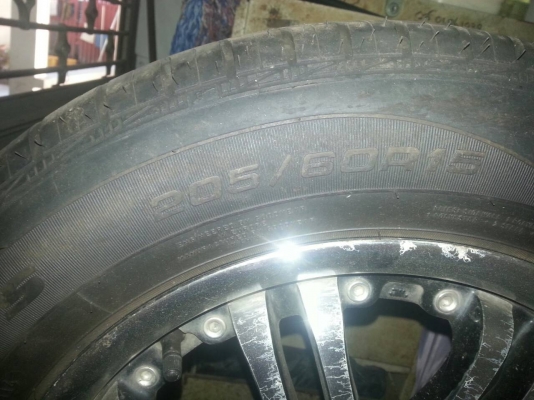 ขายแม็ค พร้อมยางสภาพสวย ราคาถูก 205/60 ขอบ15