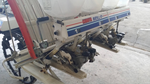 รถปลูกข้าวนั่งขับ KUBOTA รุ่น S1-400HD เก่าญี่ปุ่น พร้อมกล่องหยอดปุ๋ยด้านท้าย ดำนา 4 แถว สภาพสวย