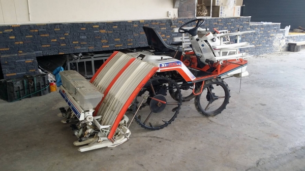 รถปลูกข้าวนั่งขับ KUBOTA รุ่น S1-400HD เก่าญี่ปุ่น พร้อมกล่องหยอดปุ๋ยด้านท้าย ดำนา 4 แถว สภาพสวย