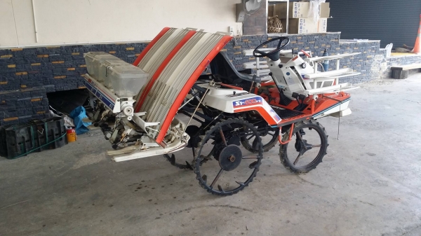 รถปลูกข้าวนั่งขับ KUBOTA รุ่น S1-400HD เก่าญี่ปุ่น พร้อมกล่องหยอดปุ๋ยด้านท้าย ดำนา 4 แถว สภาพสวย