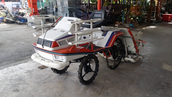 รถปลูกข้าวนั่งขับ KUBOTA รุ่น S1-400HD เก่าญี่ปุ่น พร้อมกล่องหยอดปุ๋ยด้านท้าย ดำนา 4 แถว สภาพสวย